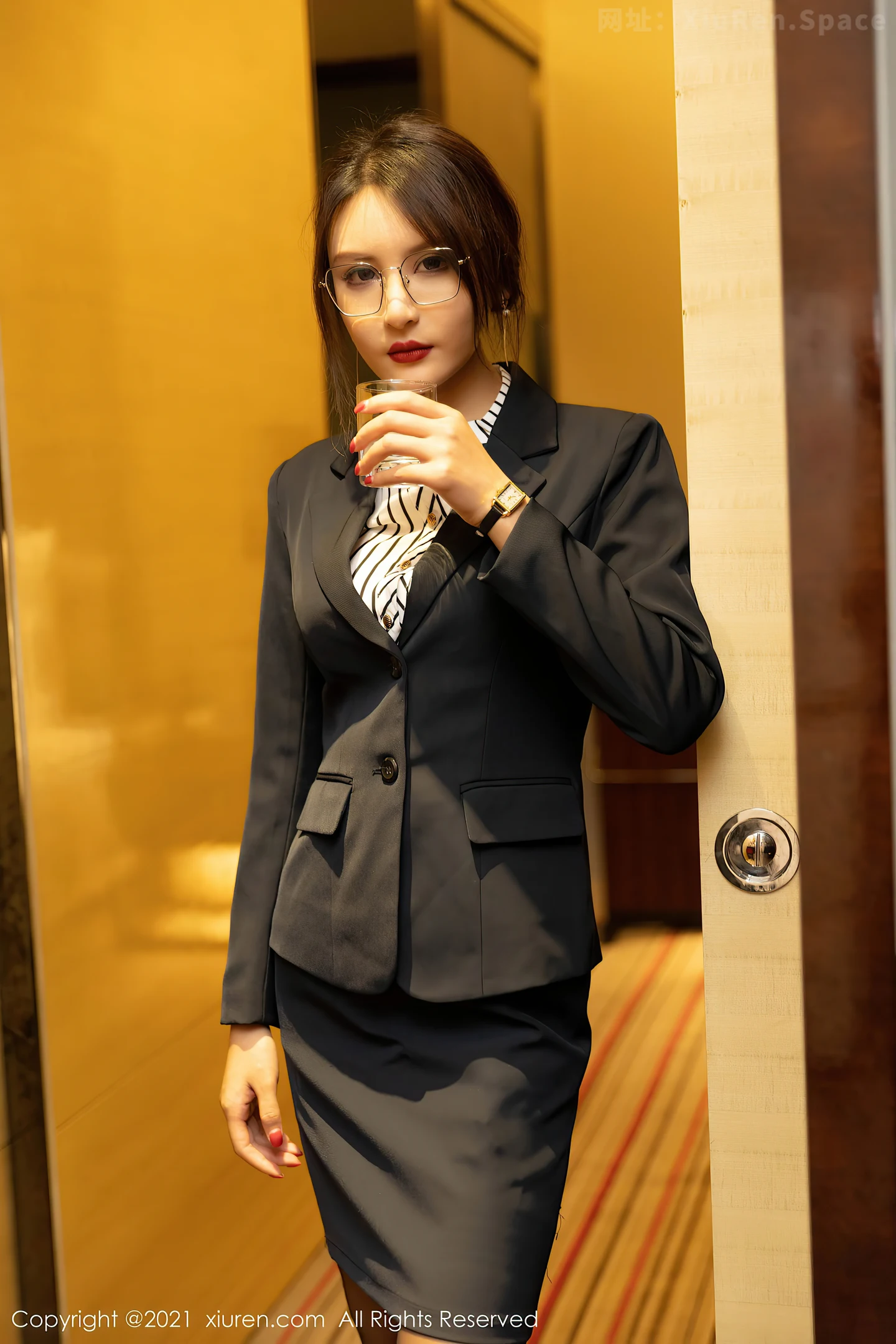 图片[3]-[Xiuren秀人网] 2021.04.01 VOL.3269 模特合集 周于希Sandy Emily顾奈奈 性感女教师与高中学妹的剧情诱惑-秀人网官方网站